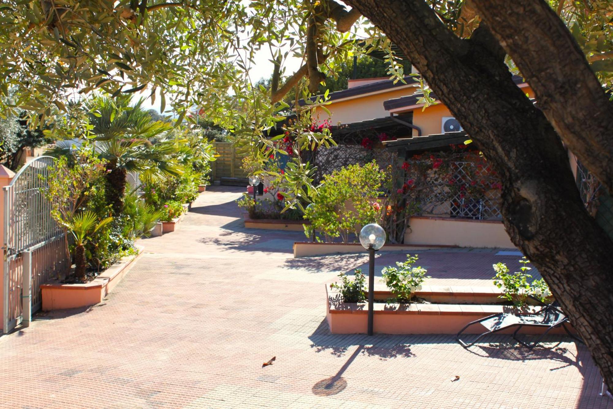 Arbatax Le Terrazze Sul Mare Aparthotel Bagian luar foto