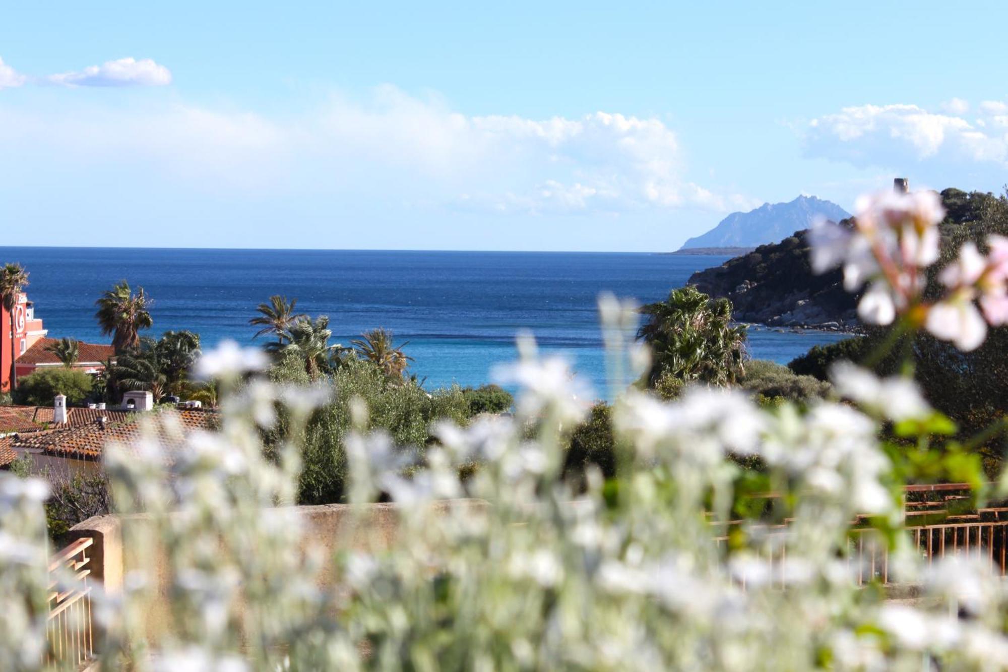 Arbatax Le Terrazze Sul Mare Aparthotel Bagian luar foto